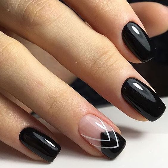 czarny manicure